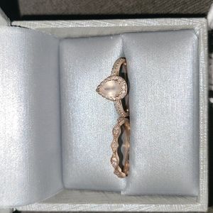 Zales Rose gold engagement ring. Morganite crystal, beautiful🌈 flawless